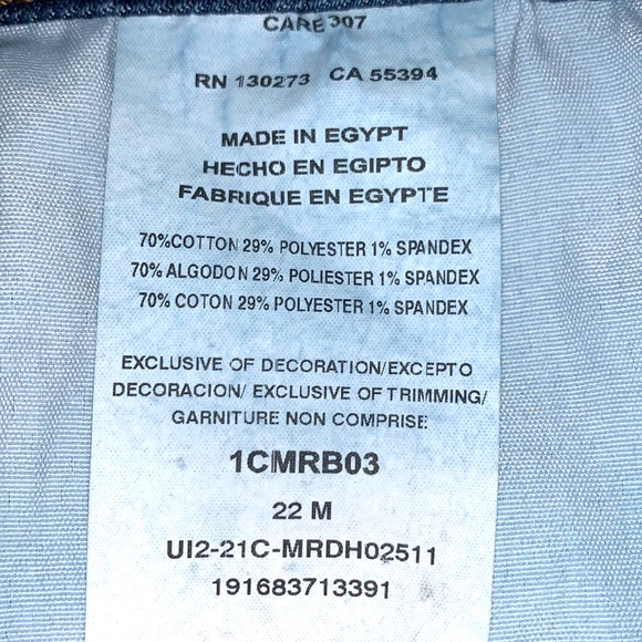 Lee size 22 dark blue “Influx” mid-rise 9” inseam regular fit cuffed jean shorts - Picture 12 of 12